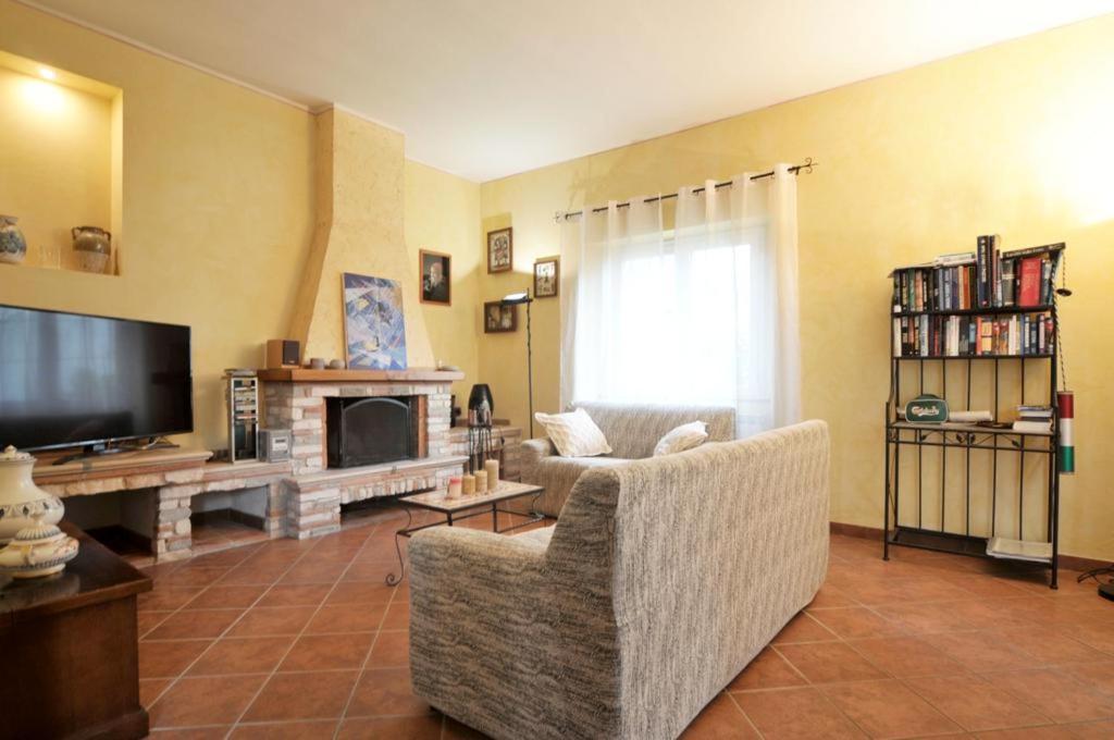 La Madonnina Bed & Breakfast Querceta Exterior photo