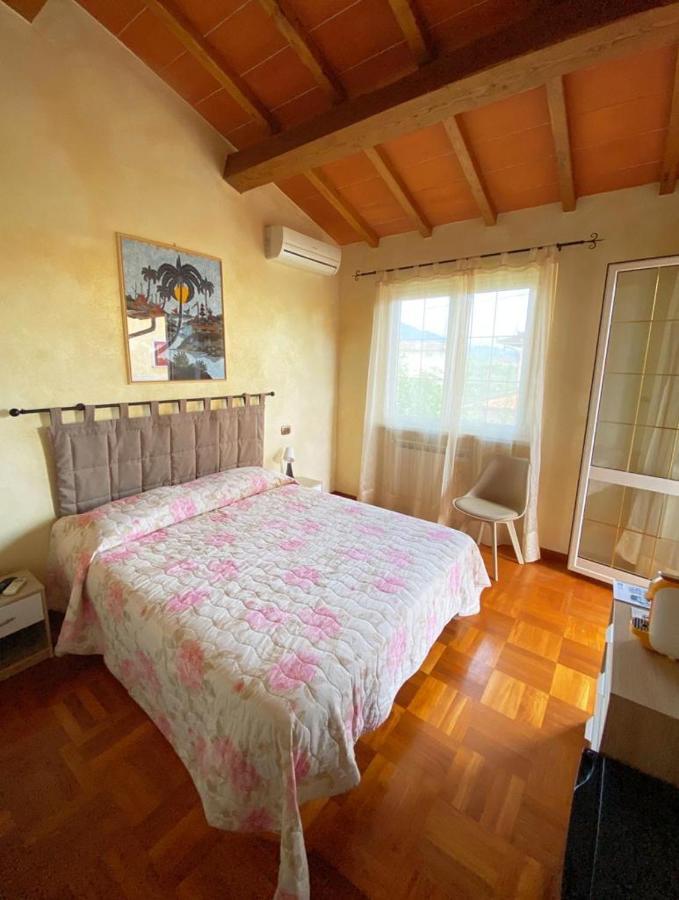 La Madonnina Bed & Breakfast Querceta Exterior photo